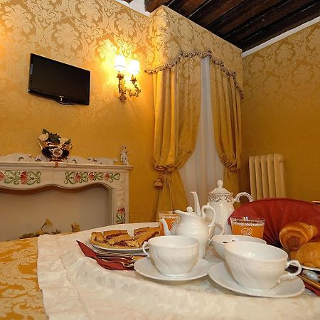 Residenza La Loggia Bed & Breakfast Venesia Bagian luar foto