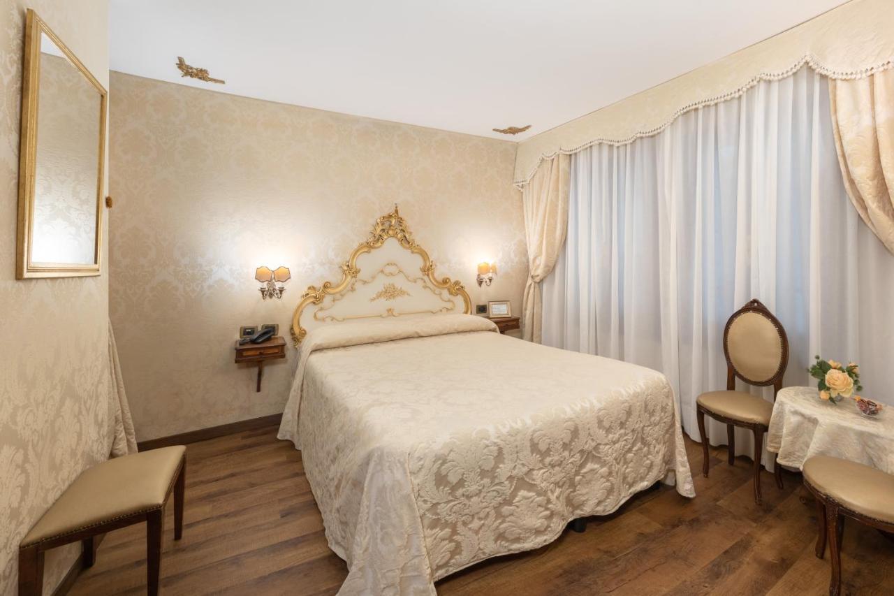 Residenza La Loggia Bed & Breakfast Venesia Bagian luar foto