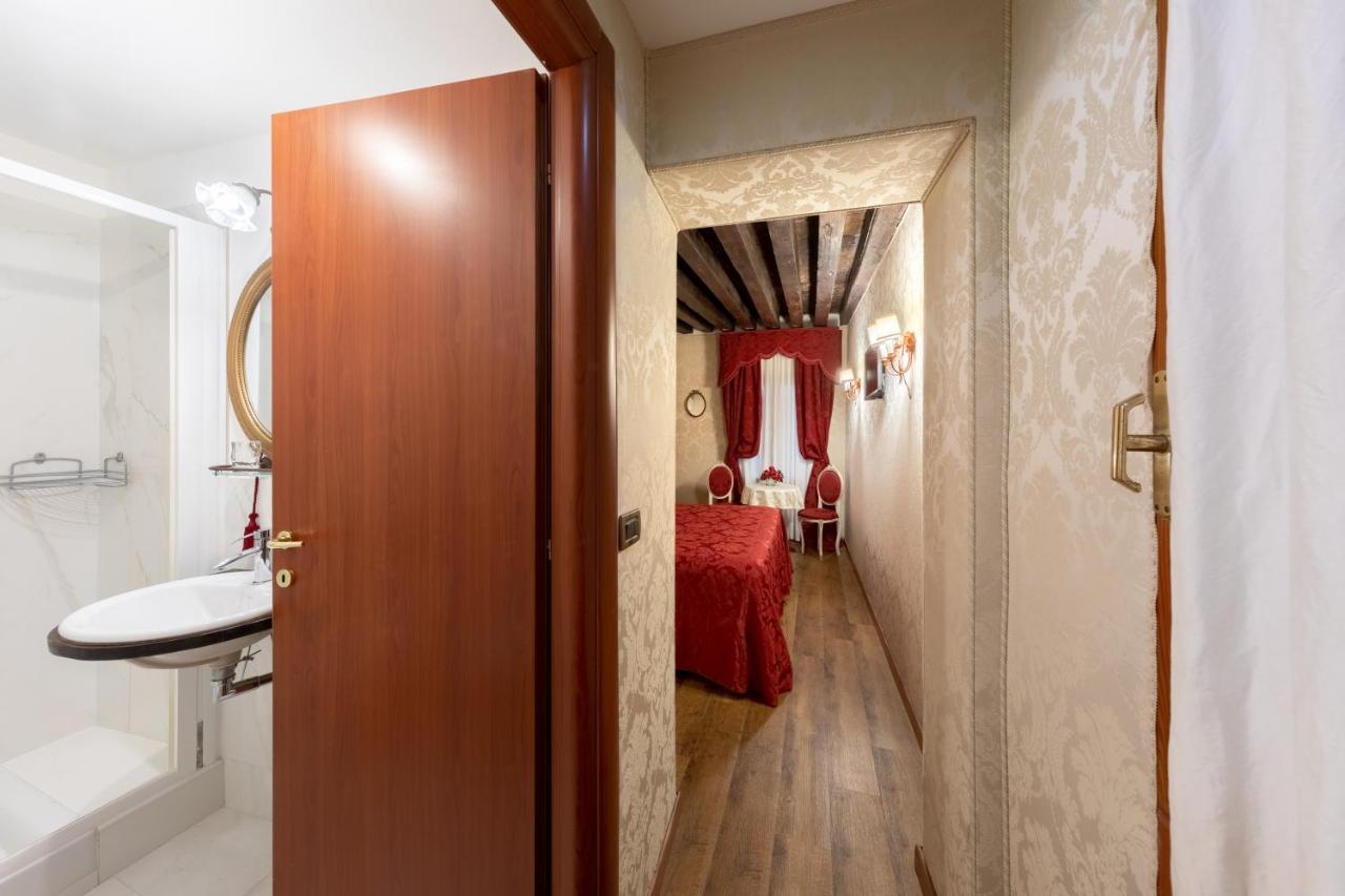 Residenza La Loggia Bed & Breakfast Venesia Bagian luar foto