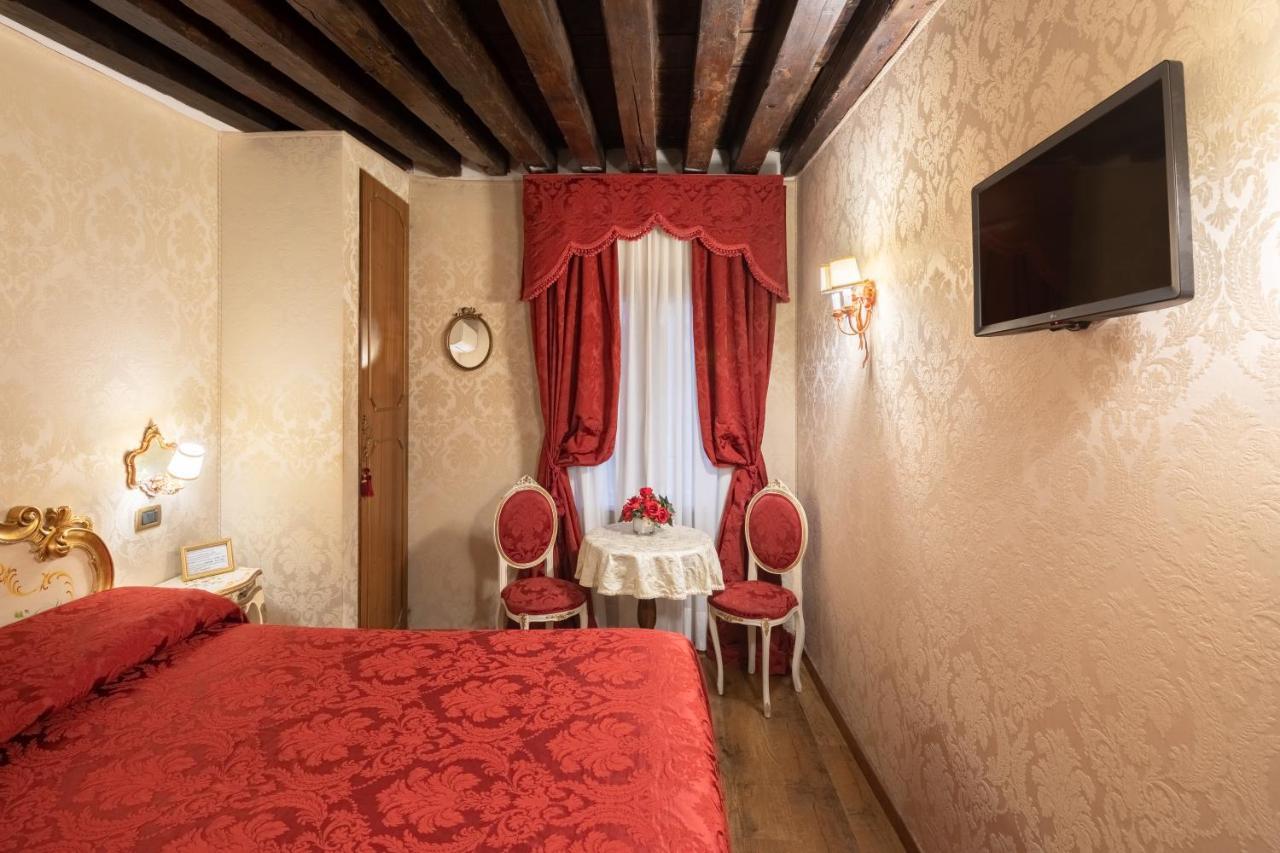 Residenza La Loggia Bed & Breakfast Venesia Bagian luar foto