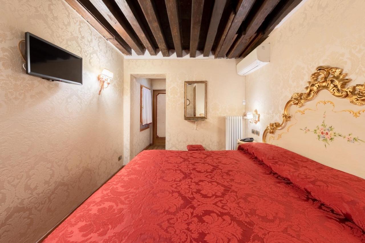 Residenza La Loggia Bed & Breakfast Venesia Bagian luar foto