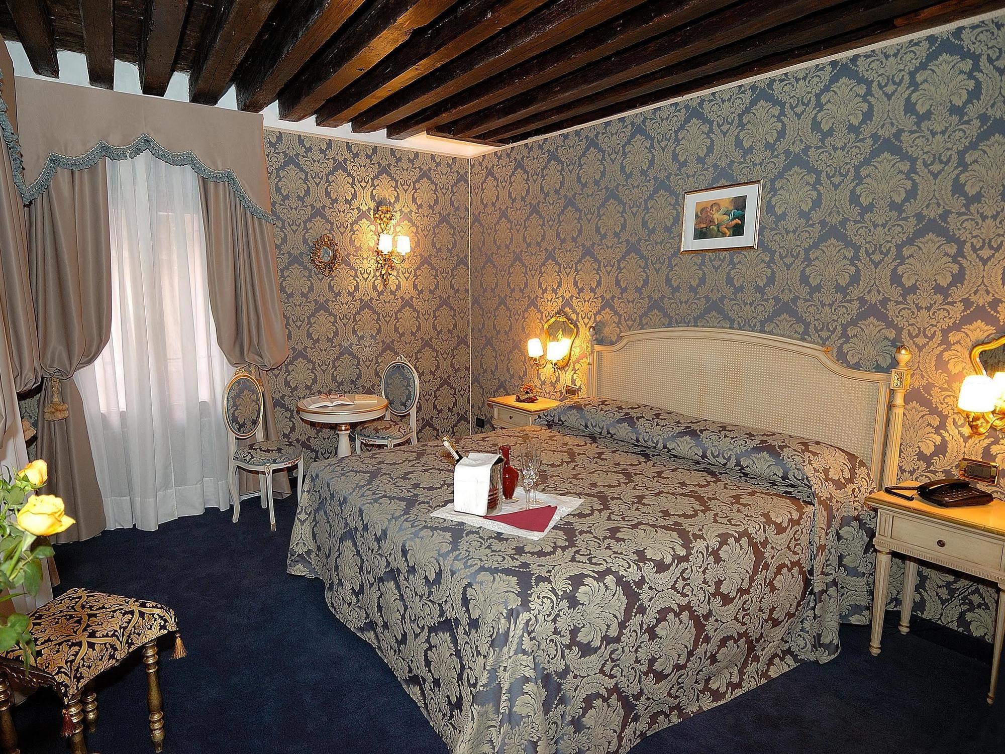 Residenza La Loggia Bed & Breakfast Venesia Bagian luar foto