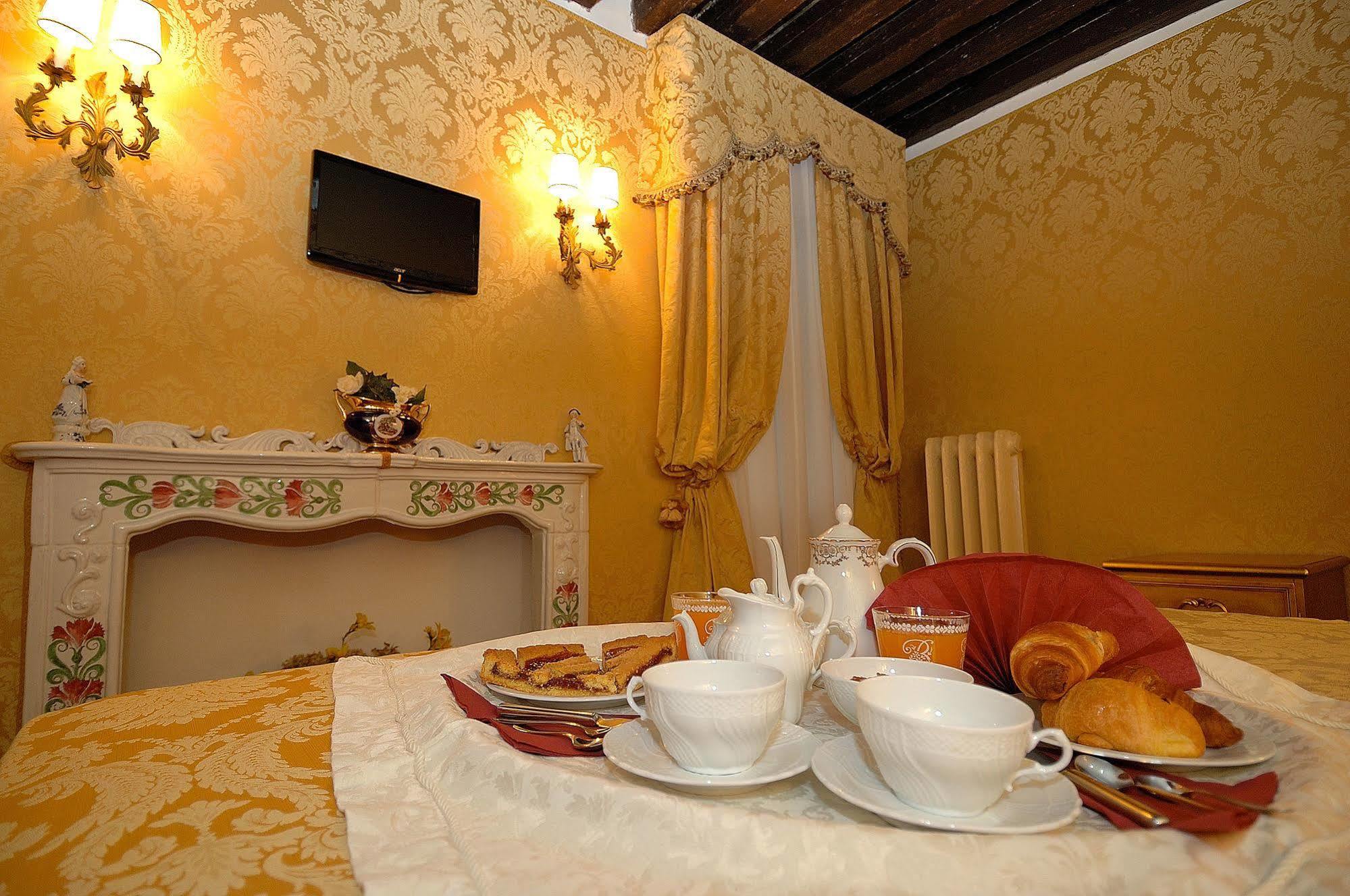 Residenza La Loggia Bed & Breakfast Venesia Bagian luar foto